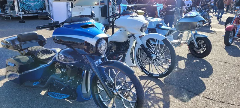 Blue and white custom baggers with big chrome wheels at Arizona Bike Week 2024